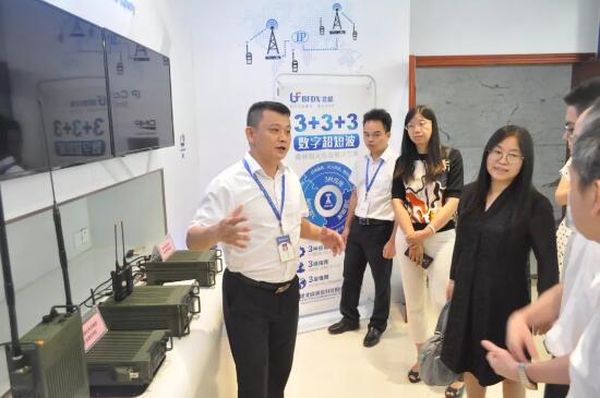 國(guó)家工信部無(wú)線電管理局、福建省工信廳等領(lǐng)導(dǎo)一行蒞臨北峰通信參觀指導(dǎo)